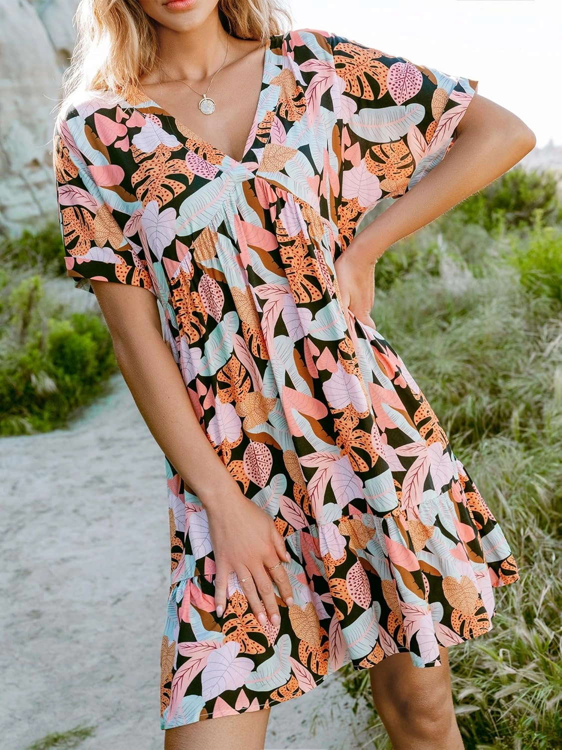 CUPSHE Women's Mini Dress V Neck Tropical Short Sleeve Loose Fit Ruffled Short Summer Beach Dress