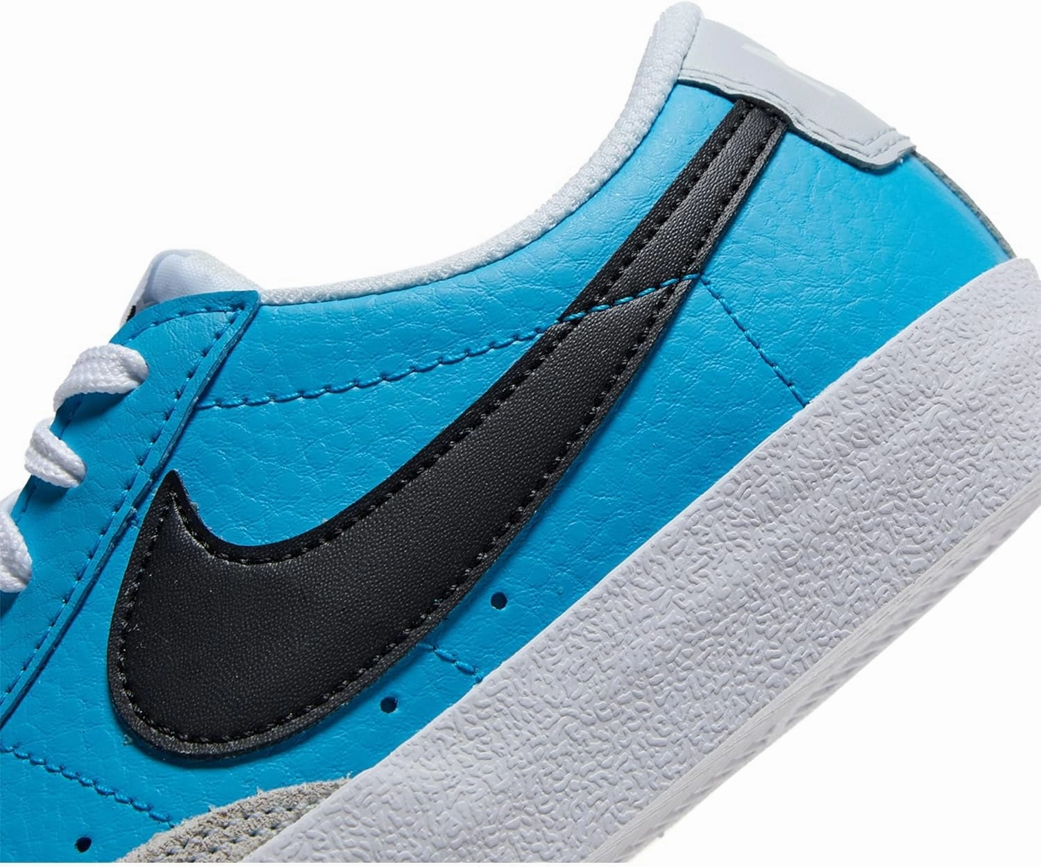 Nike Boy's Blazer Low '77 (Big Kid)