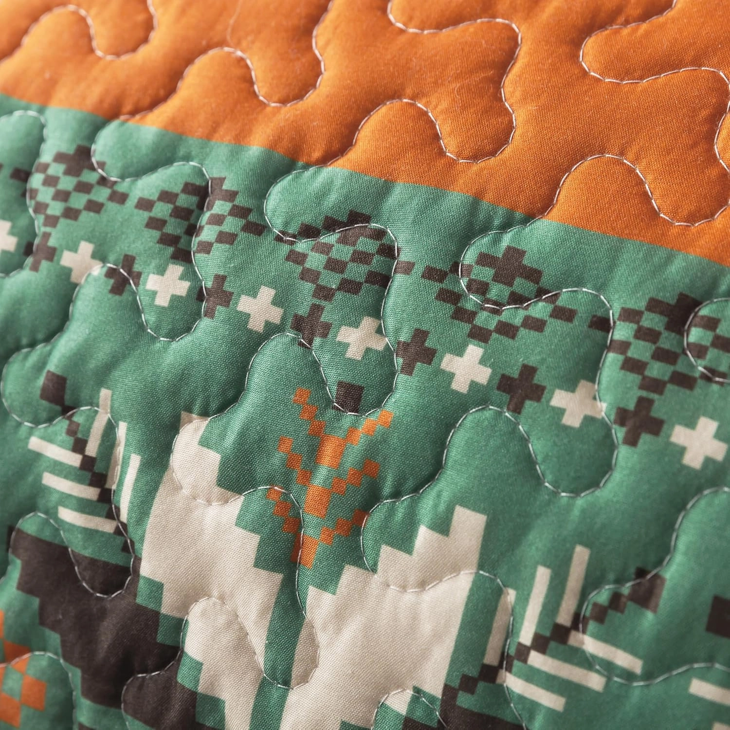 Soul & Lane Rustic Cabin Bear Quilt Set - Queen Size with 2 Shams, Wilderness Lodge Bedding with Country Nature Theme, Forest Quilted Bedspread with Outdoor Motif for Ski Lodge and Lake House