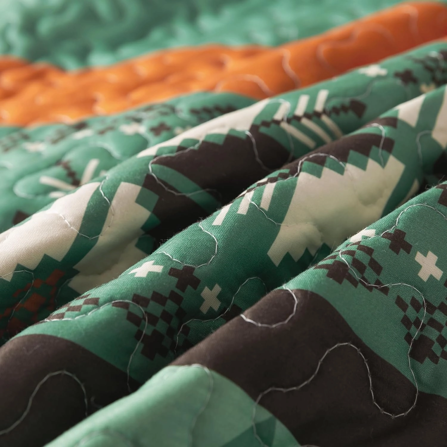 Soul & Lane Rustic Cabin Bear Quilt Set - Queen Size with 2 Shams, Wilderness Lodge Bedding with Country Nature Theme, Forest Quilted Bedspread with Outdoor Motif for Ski Lodge and Lake House