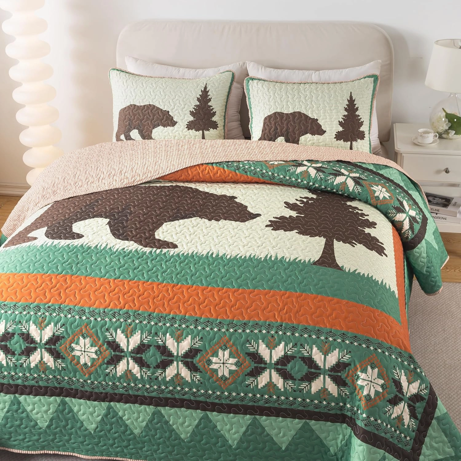 Soul & Lane Rustic Cabin Bear Quilt Set - Queen Size with 2 Shams, Wilderness Lodge Bedding with Country Nature Theme, Forest Quilted Bedspread with Outdoor Motif for Ski Lodge and Lake House