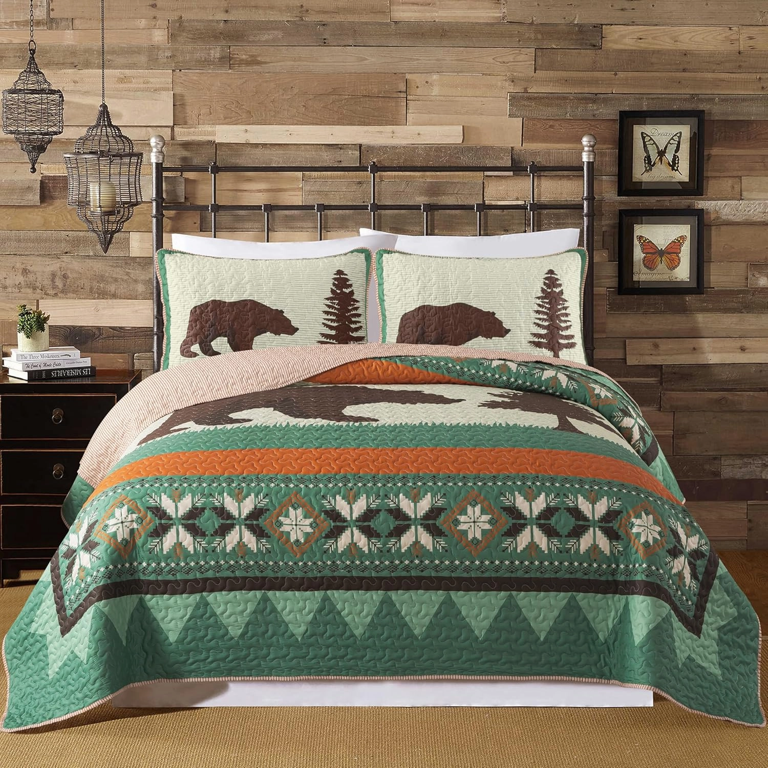 Soul & Lane Rustic Cabin Bear Quilt Set - Queen Size with 2 Shams, Wilderness Lodge Bedding with Country Nature Theme, Forest Quilted Bedspread with Outdoor Motif for Ski Lodge and Lake House