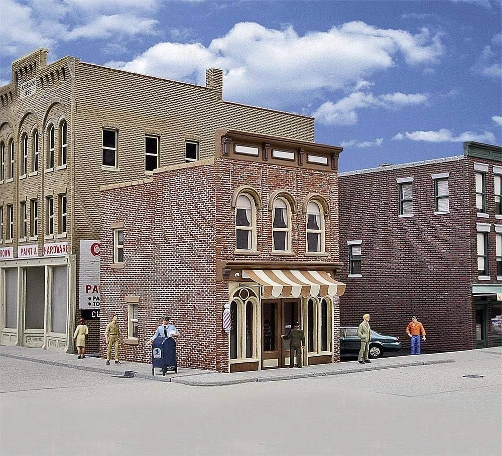 Walthers Cornerstone Vic's Barber Shop Kit