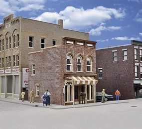 Walthers Cornerstone Vic's Barber Shop Kit