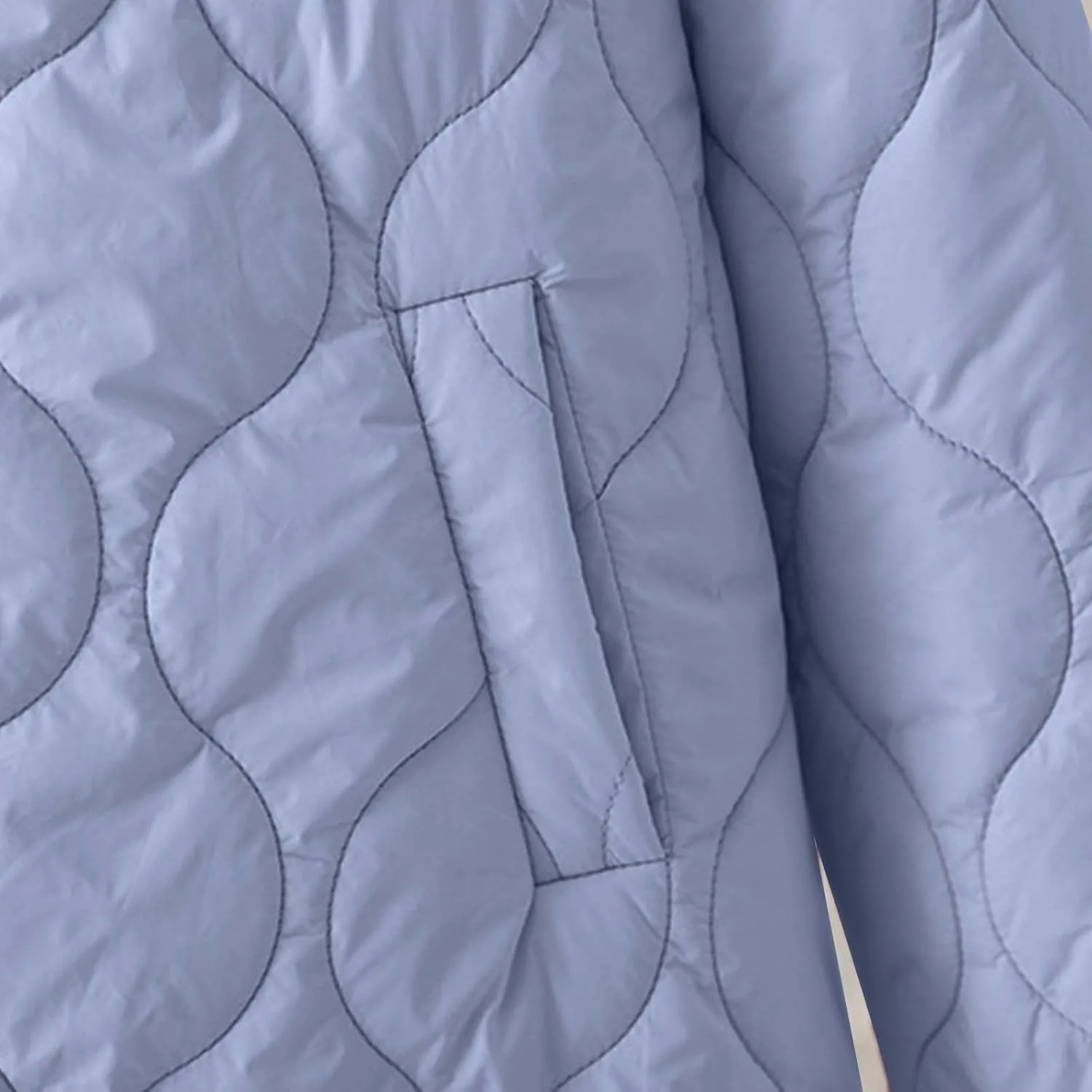 Women's Quilted Jacket Long Sleeve Lightweight Puffer Jacket Button Baggy Winter Coats with Pockets